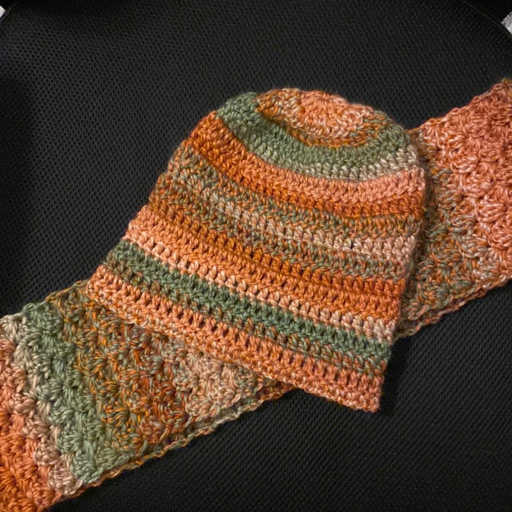 New Hand knit matching Hat and Scarf